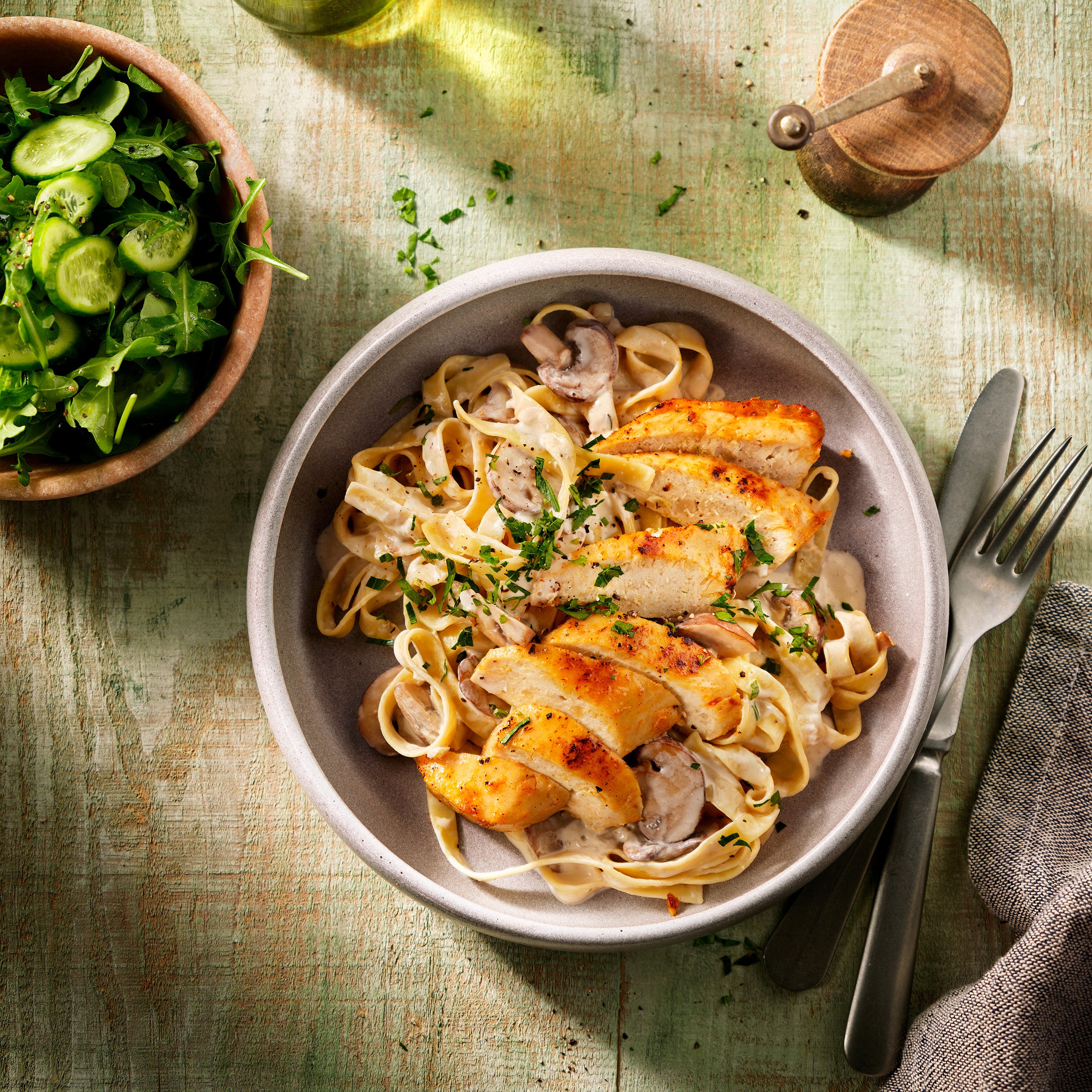 Tagliatelle with Mushrooms and Chicken-Style Breast Tagliatelle with Mushrooms and Chicken-Style Breast