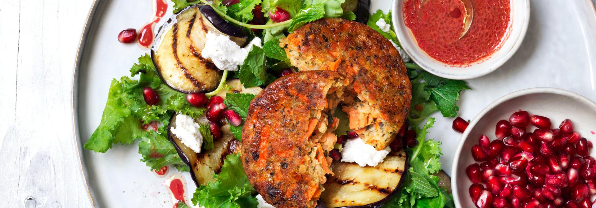 Lentil Burger with spinach-eggplant salad and pomegranate dressing 3caf3217b11d8236f04e65062a67b000_180104_Lentilburger_with_spinach-eggplant_salad_and_pomegrenate_dressing.jpg
