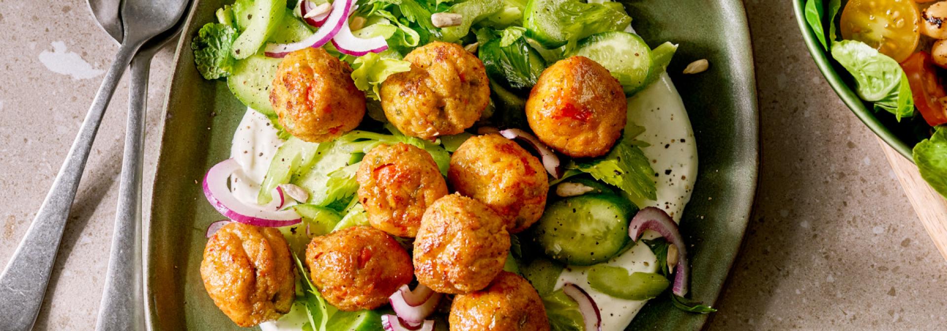 Crunchy vegetable balls salad