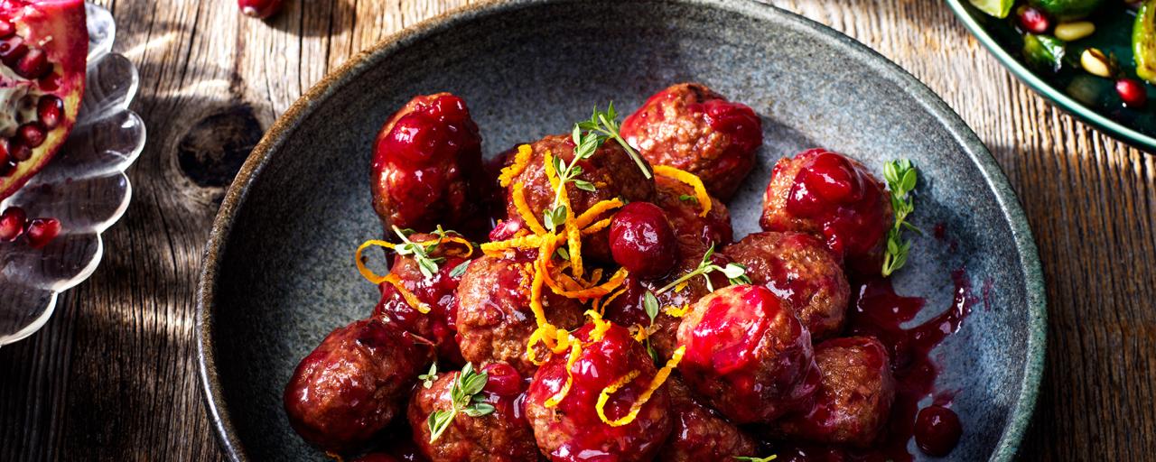 Vegetarian Balls with Cranberry Sauce Vegetarian balls is cranberry sauce