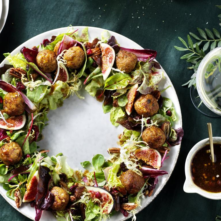 Wreath Salad with Falafel