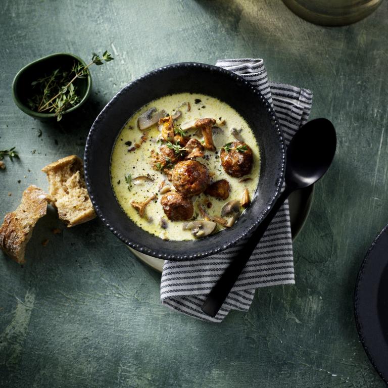 Creamy Mushroom Soup with Vegetable Balls Creamy Mushroom Soup with Vegetarian Balls