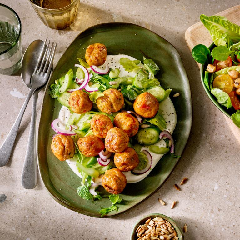 Crunchy vegetable balls salad
